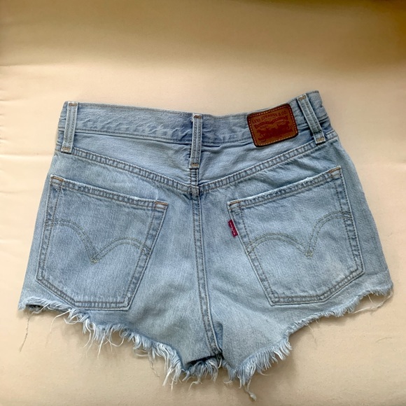 Levi’s 501 Shorts, Size 25 - Picture 2 of 3